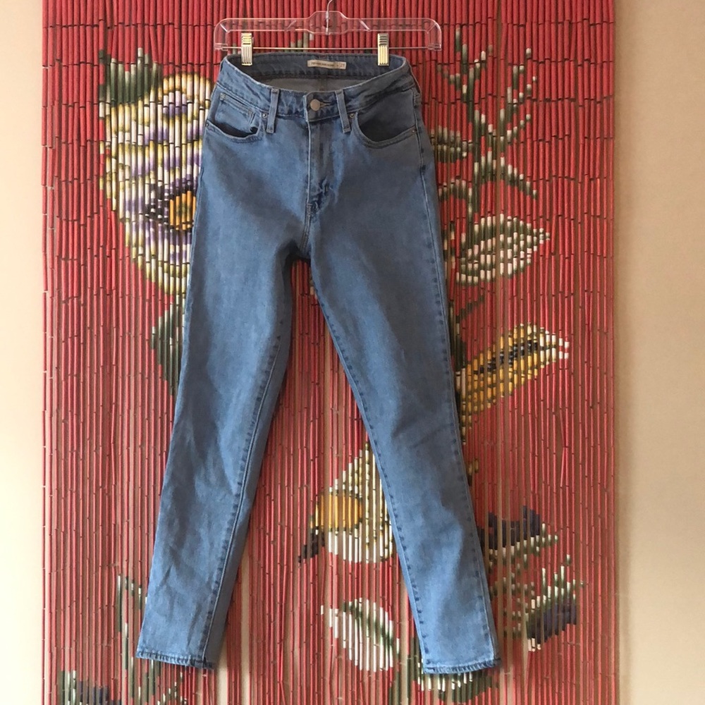 Light Wash Levi’s High Rise Skinny Jeans